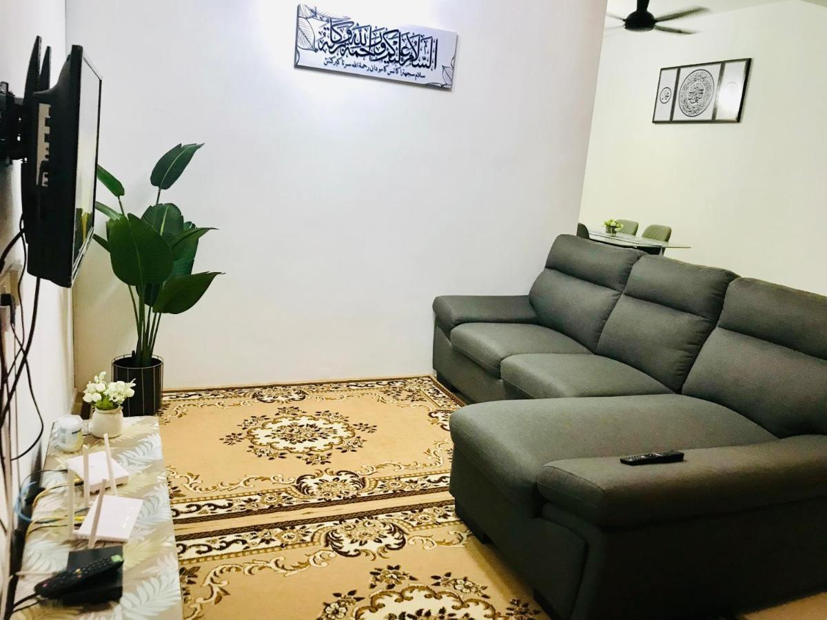 Chempaka Homestay  Seri Iskandar Bagian luar foto